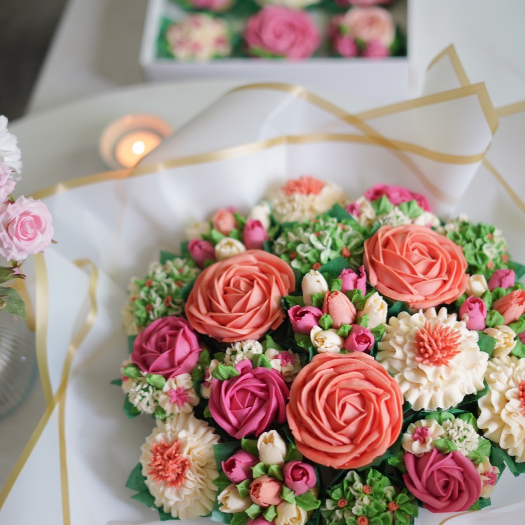 Flowbaked coral cupcake bouquet